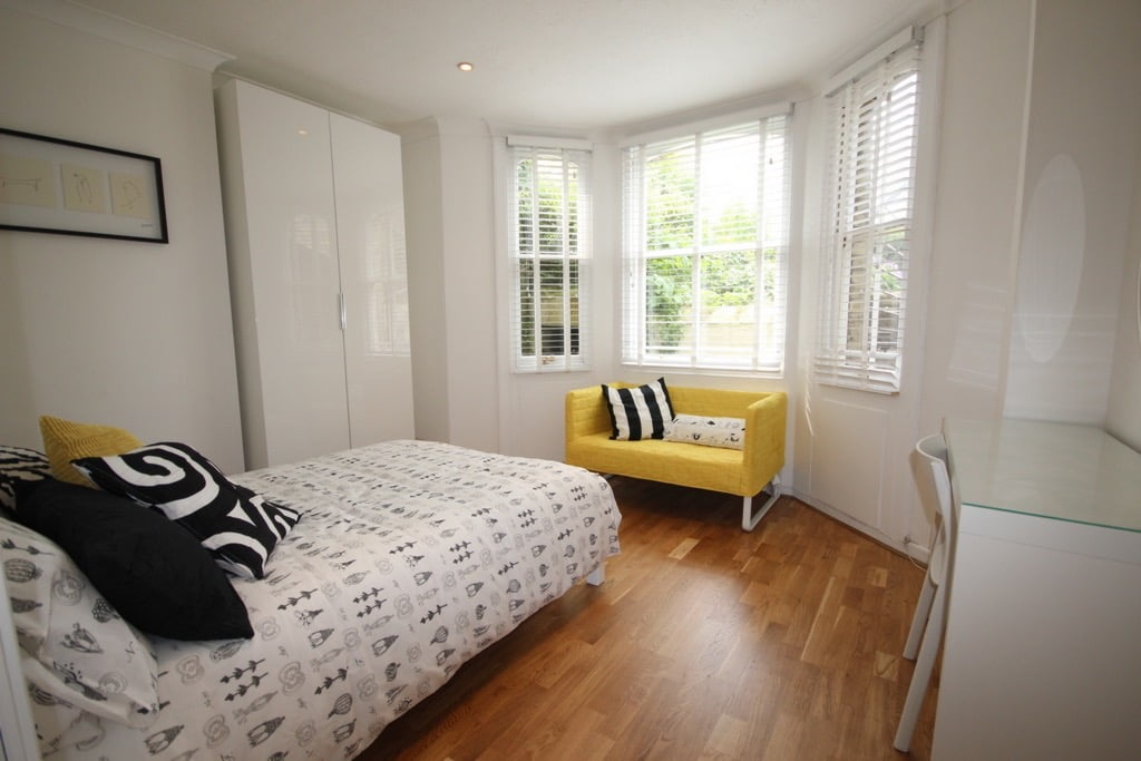 4 Gladstone Terrace bedroom